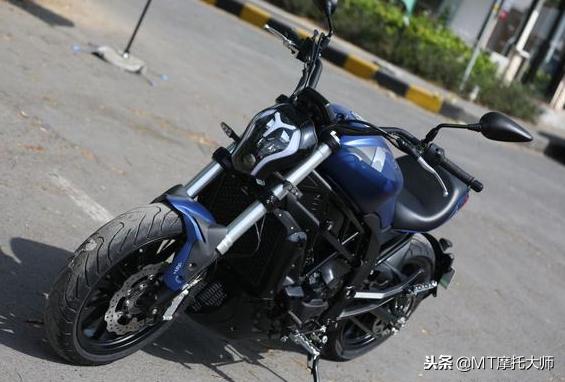 这款车售价39800元,配备鲍鱼卡钳,被称为国产大魔鬼,极速170km