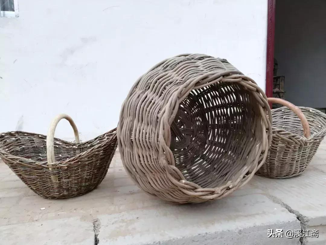 扶贫队员帮贫困户卖农产品,帮贫困户卖农产品发朋友圈