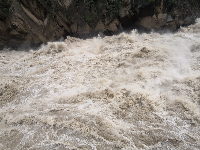 （二）虎跳峡：激越铿锵的震撼大片