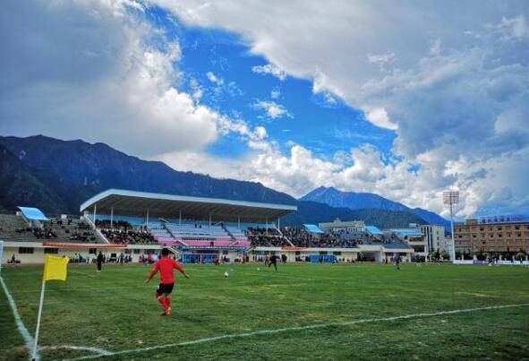 足球比赛的主场优势在哪里,足球比赛中主场能赢吗