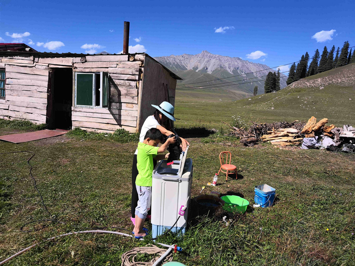 *疆新**蒙古包旅店老板,看他一天的收入多少,一个月就抵我一年工资