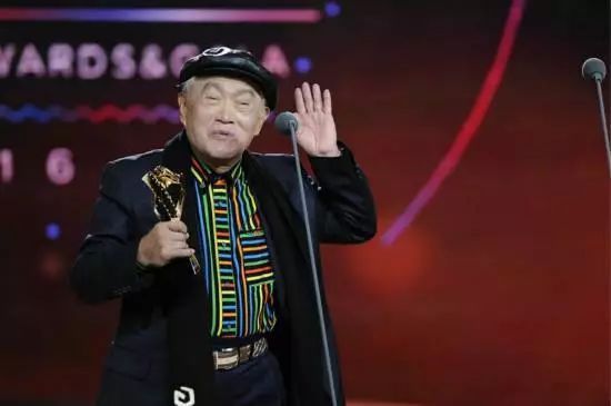 牛犇老师真的是宝藏大爷了！从影70年，人狠话不多，满满正能量！