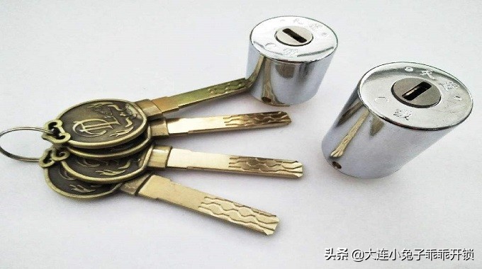 防盗门换锁好还是换锁芯好,防盗门换锁芯还是配钥匙