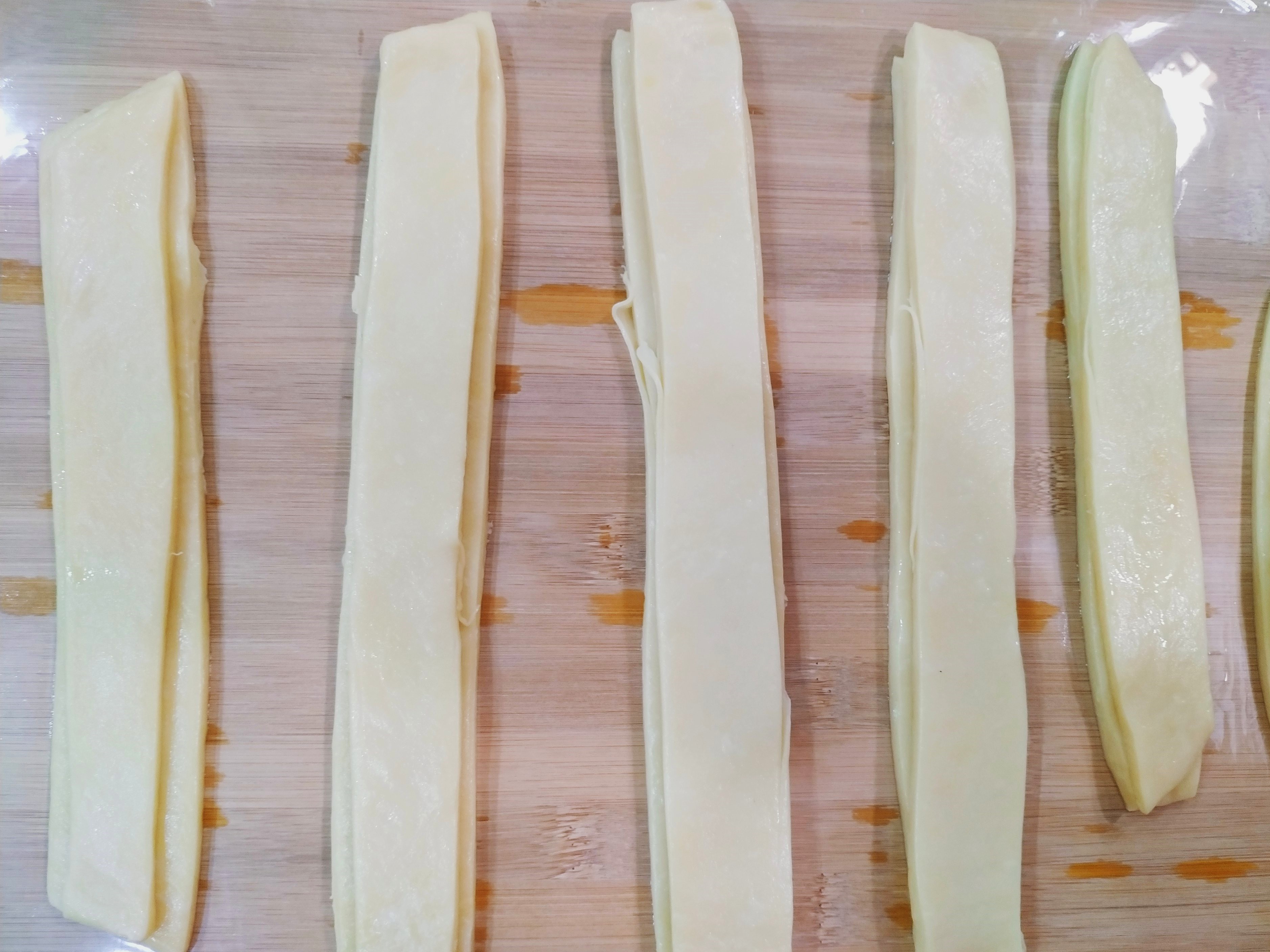 炸油条用脆皮油条粉还用放酵母吗,炸油条酵母碱油条店老板教你做法