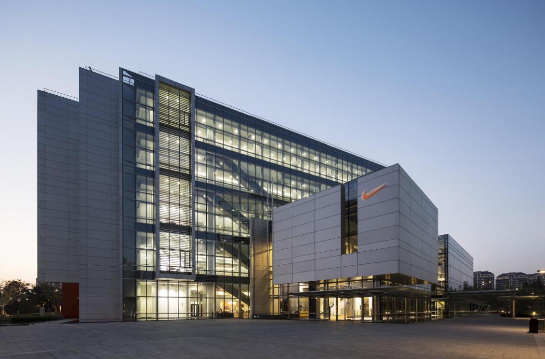 耐克好还是安踏好一些,为什么耐克比安踏贵那么多