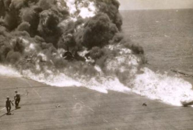 美军航母损管,神级损伤是什么造成的