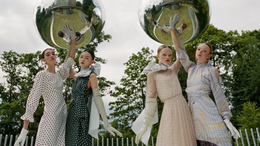 你的衣柜里或许也有一件欧时力，但你绝对不知道它背后的故事