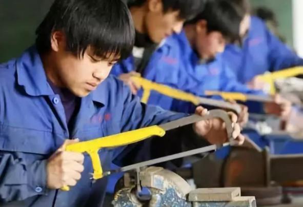 中考落榜了就不上学了吗,中考落榜复读的条件是什么