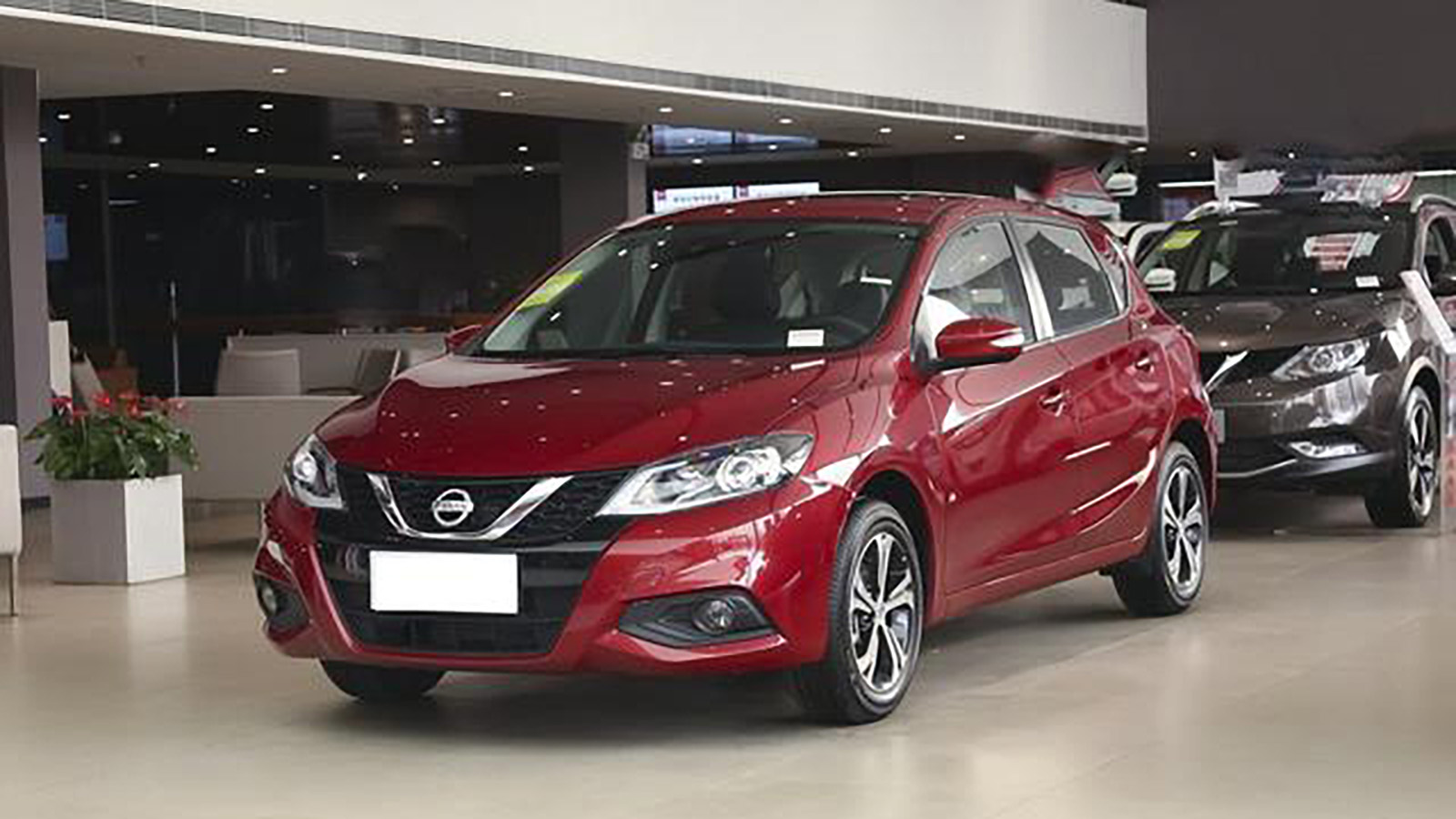 空间大油耗低价格十万左右,空间大油耗低15万左右轿车