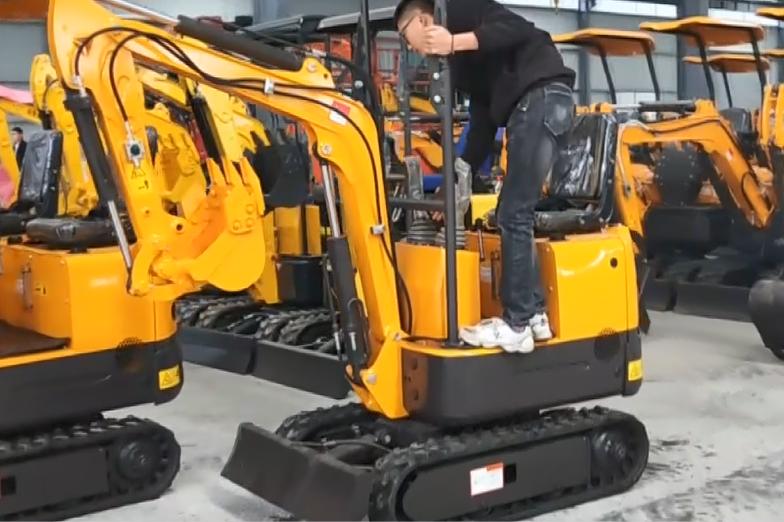 12年小松200-8挖掘机用什么发动机,山河智能365e挖掘机配什么发动机