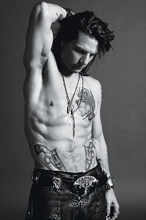 汤姆克鲁斯年轻时的表演,汤姆克鲁斯穿牛仔裤白t