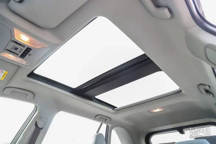 一汽丰田suv荣放rav4哪个颜色好看,家用suv选rav4荣放和crv哪款合适