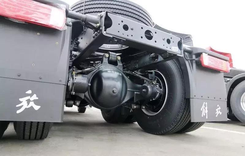 解放j6p最新款2.0有哪些安全配置,解放j6p420牵引车自重多少