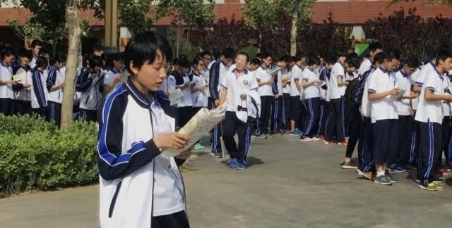 初中男孩讨厌老师,初中时男生自认为帅气行为