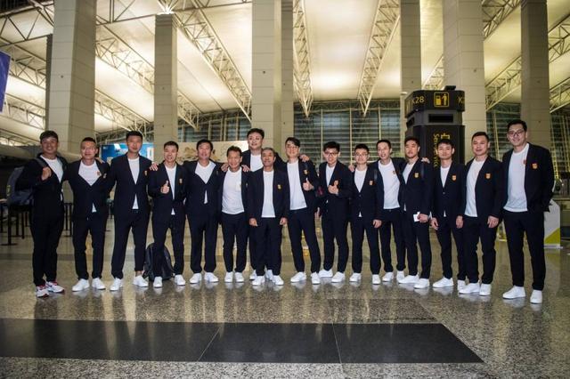 国足出征西装价格,国足为啥还穿2023赛季的衣服