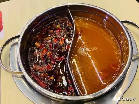 小火锅锅底有六种口味满足你,一桌小火锅