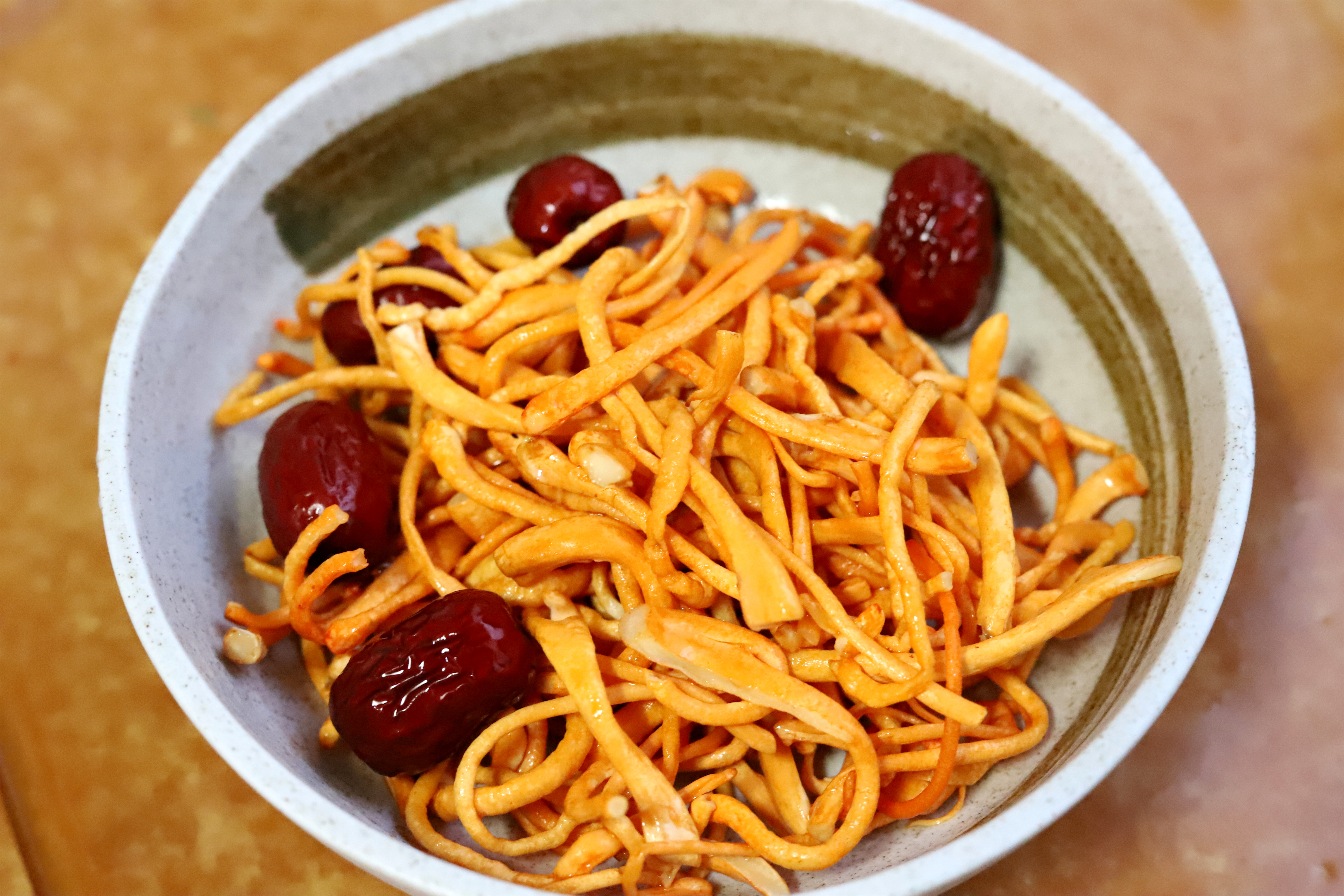 虫草花用来炖鸡汤是绝配，暖胃滋补还简单，别错过了