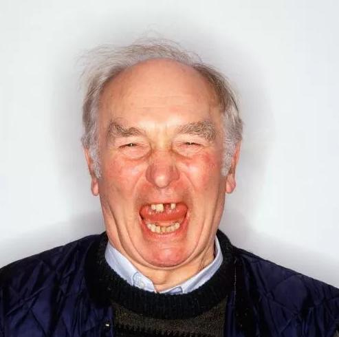 五十左右牙齿松动掉落说明啥,梦见牙齿松动掉落是怎么回事啊