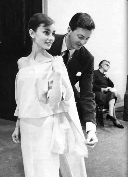 奥黛丽赫本:绝世容颜背后的秘密!