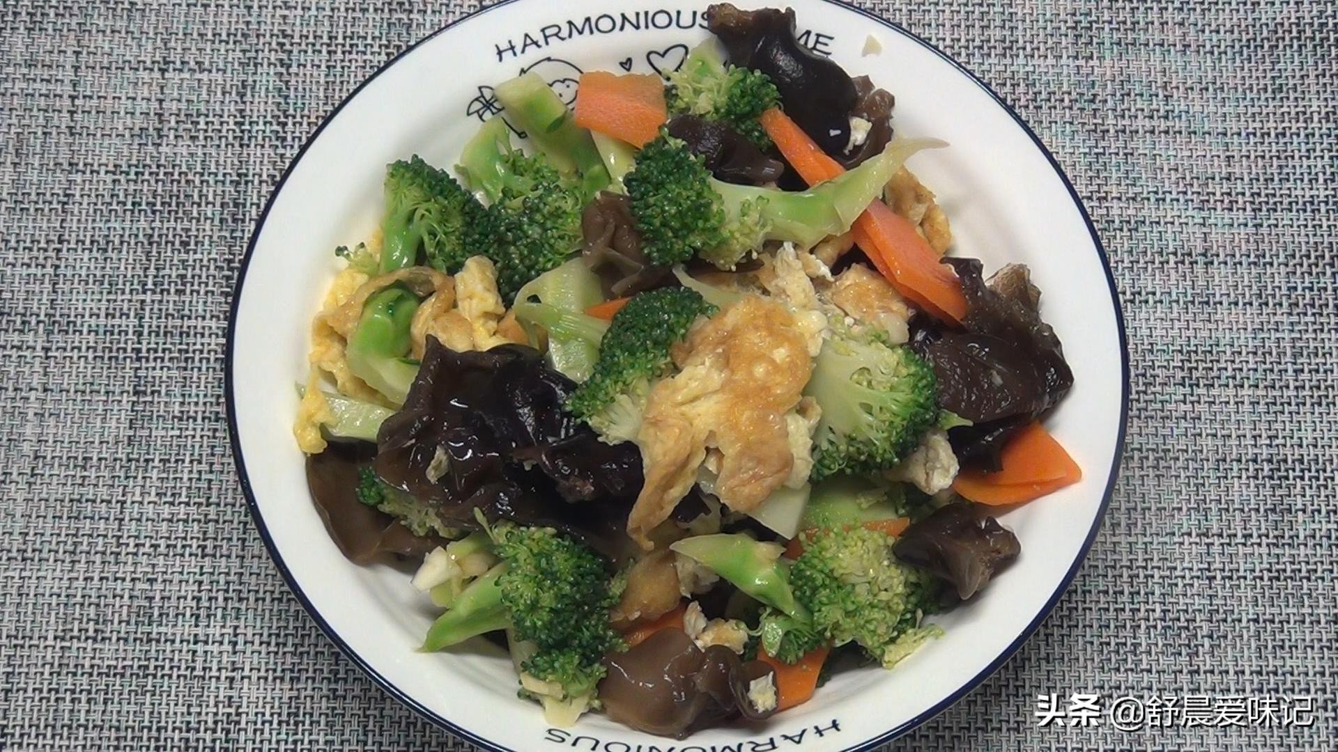 凉拌西兰花的最简单的家常做法,凉拌西兰花最好吃简单的做法