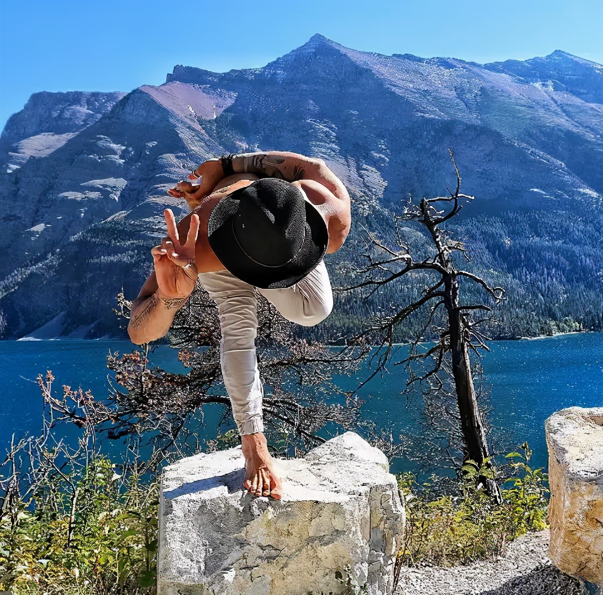 看完这些人,你再也不会觉得男人练瑜伽“娘”了