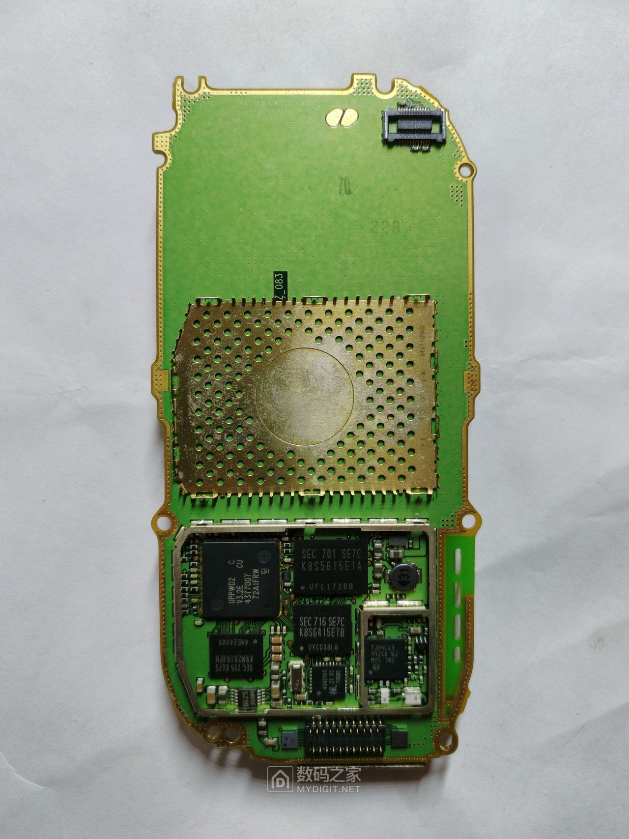 十五年前的直板机皇诺基亚NOKIA7610拆解，时代艳惊四座的设计！