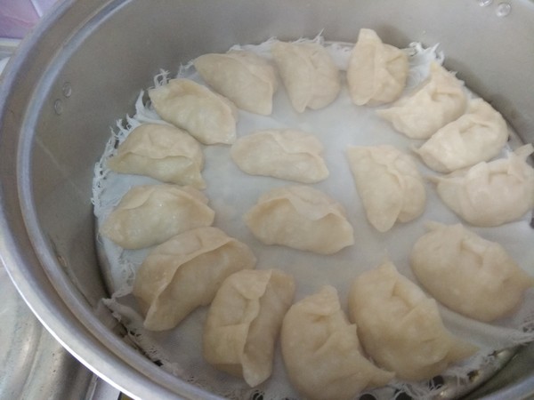 老东北美食白菜芹菜饺子蒸饺,天冷了这种蒸饺最好吃营养丰富