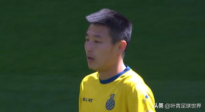 武磊被撞昏迷,武磊被自己队员撞到要点球