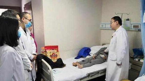 8岁小女孩胃疼怎么办,8岁女儿半夜突然肚子疼