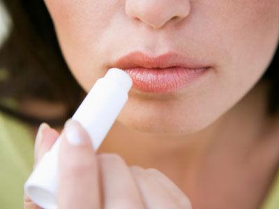 改善唇部干皮,唇干皮怎么护理