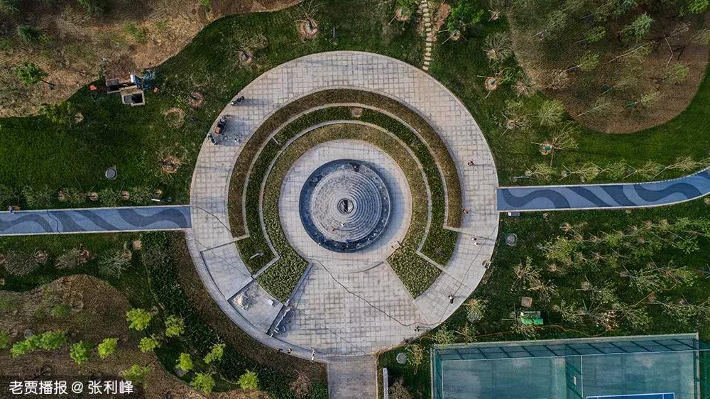 哪个公园好玩又免费又滑滑梯,半圆滑梯攀岩公园