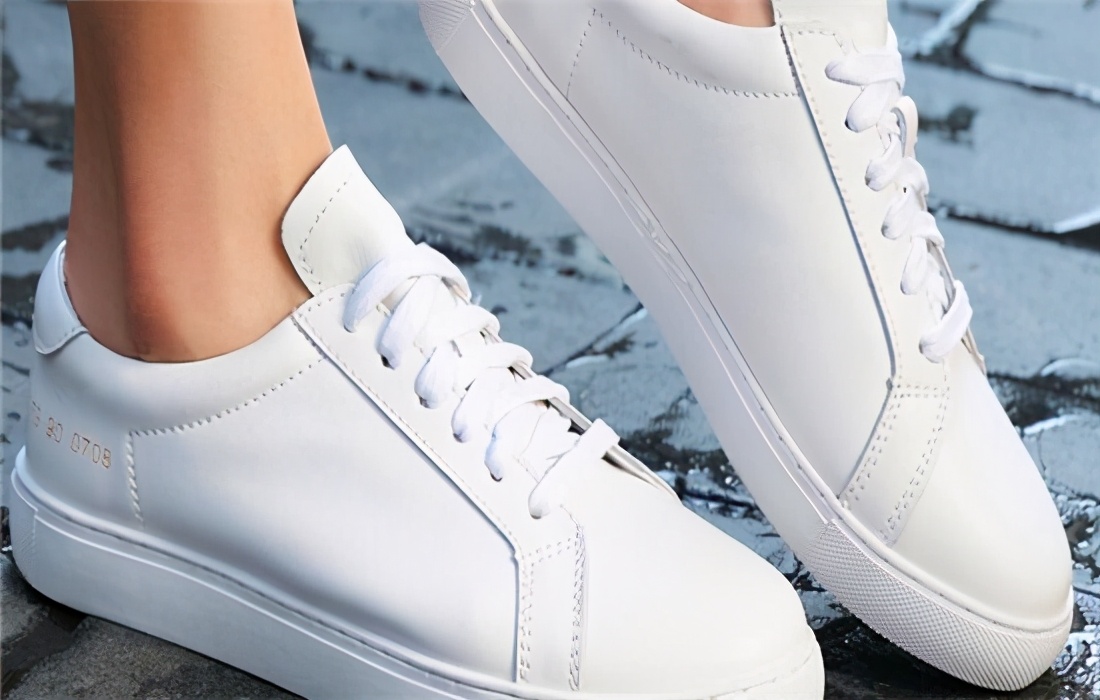 小白鞋上的脏污怎么去除,小白鞋有顽固污渍怎么去除