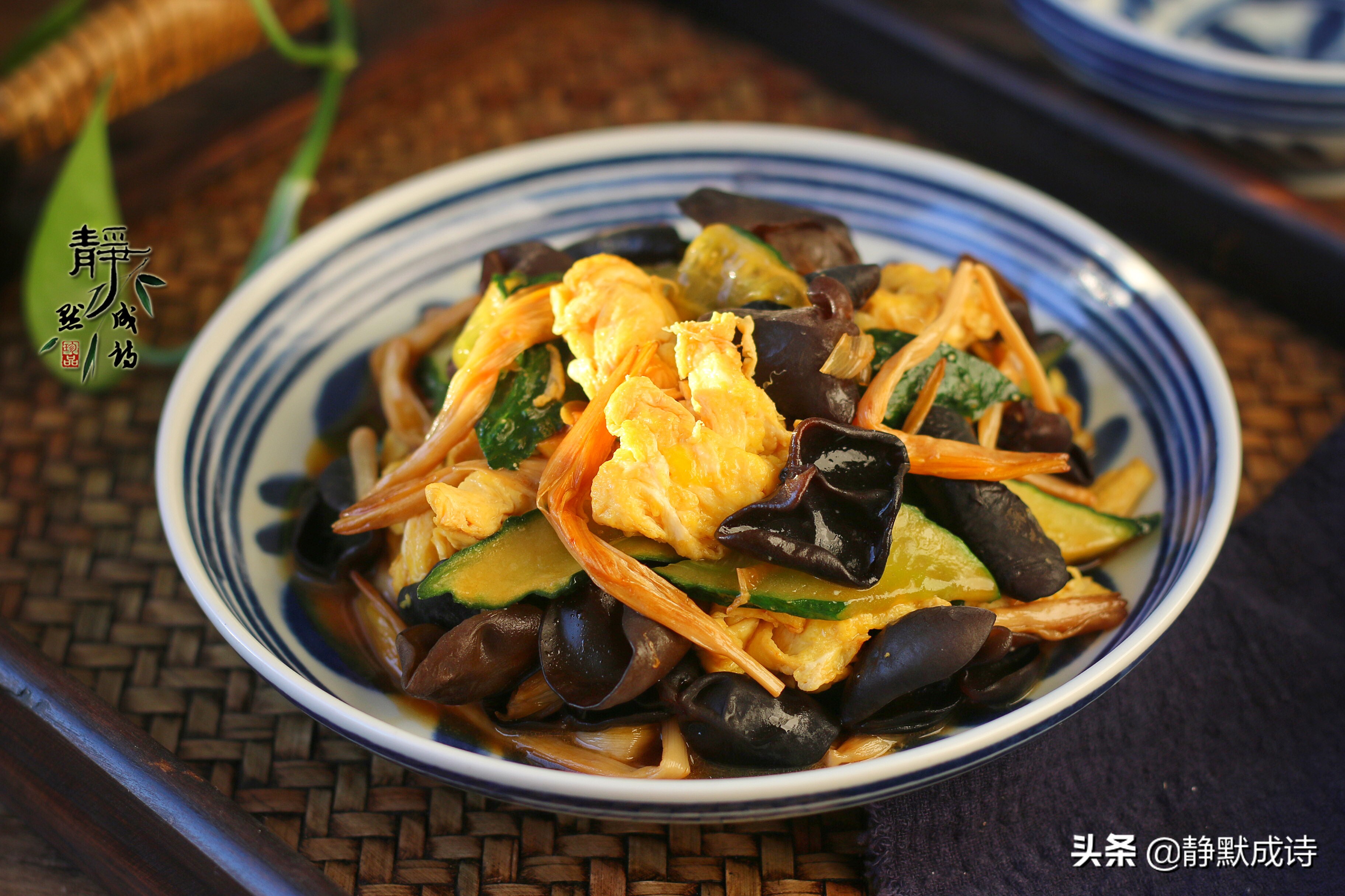 鸡蛋的神仙吃法不用锅简单又好吃,煎鸡蛋的最好吃的做法下饭