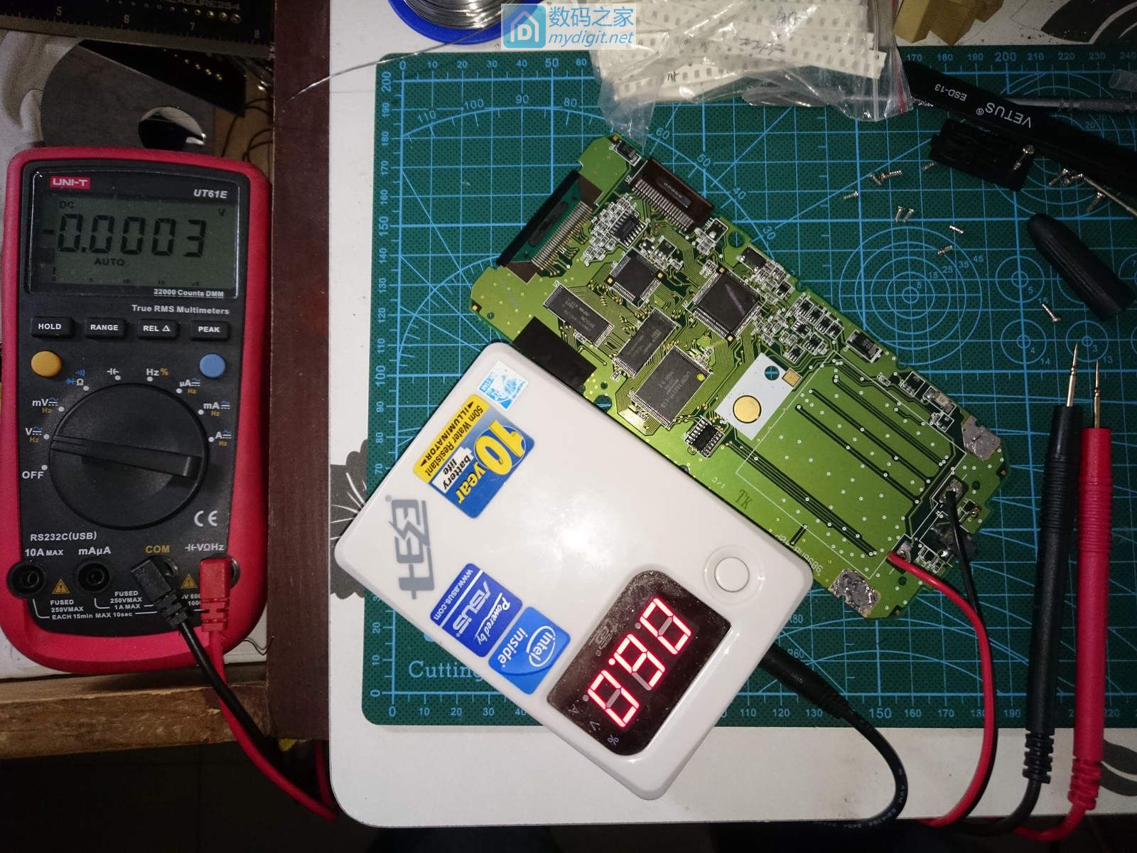 技术大牛太强了！德州仪器TI-89图形计算器拆机维修和CPU超频