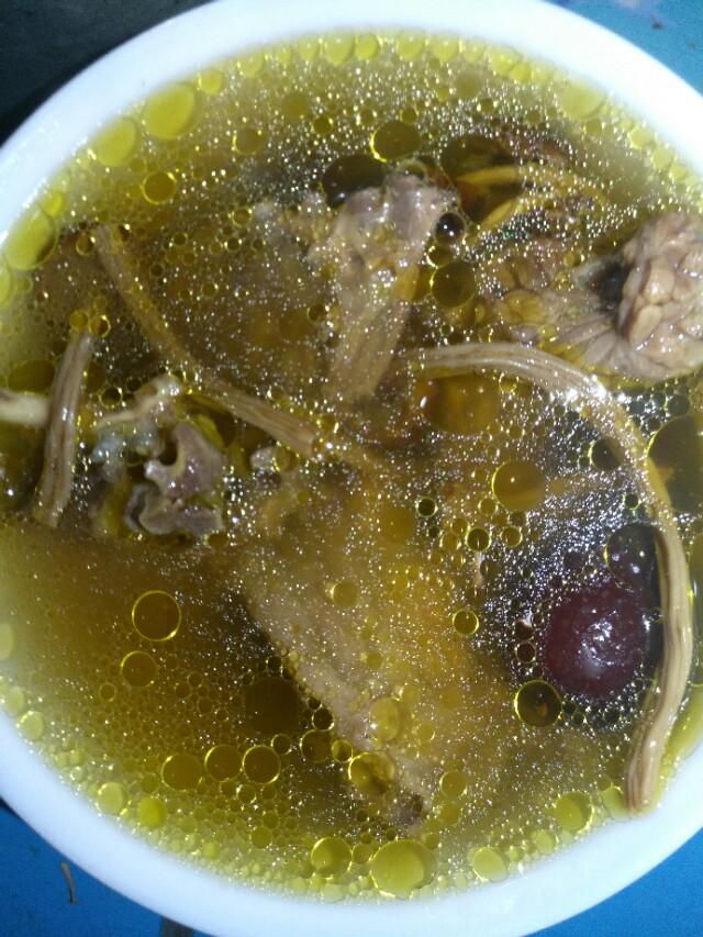 鸡汤里面加什么会解油腻,想要煲出的汤鲜甜必不可少