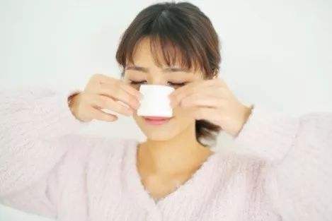 鼻子两侧去黑头最实用的方法,去鼻子黑头的正确方法