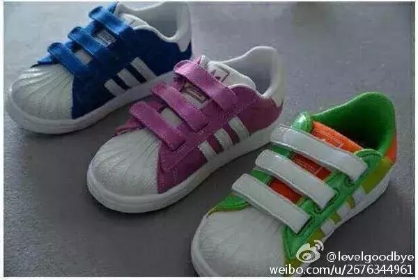 小朋友穿什么鞋子去幼儿园,孩子穿什么鞋子去幼儿园