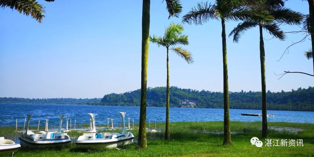 蓝天白云湖面碧波荡漾天然氧吧,湖光岩大自然天然氧吧