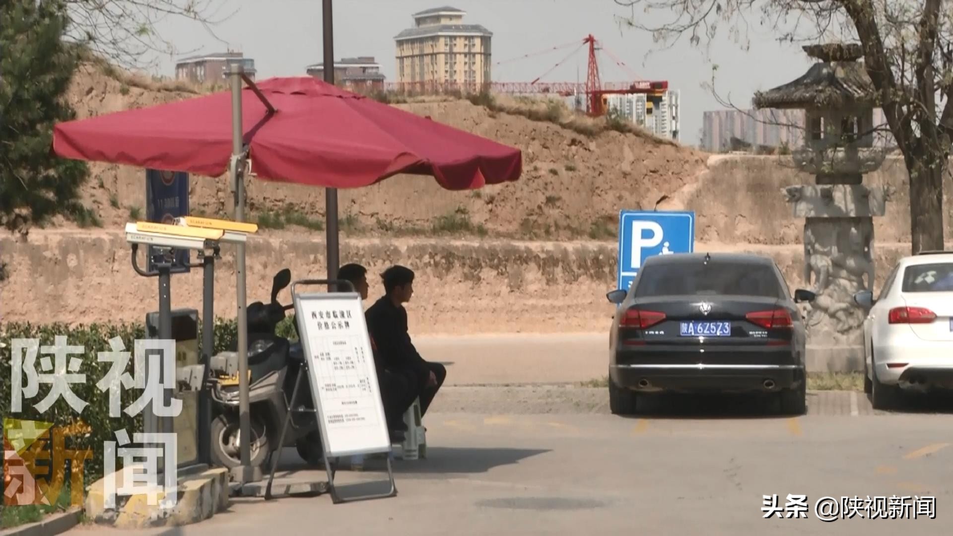 网友发帖称西安临潼骊山索道买票套路多停车不足10分钟收20元陕视记者实地调查……