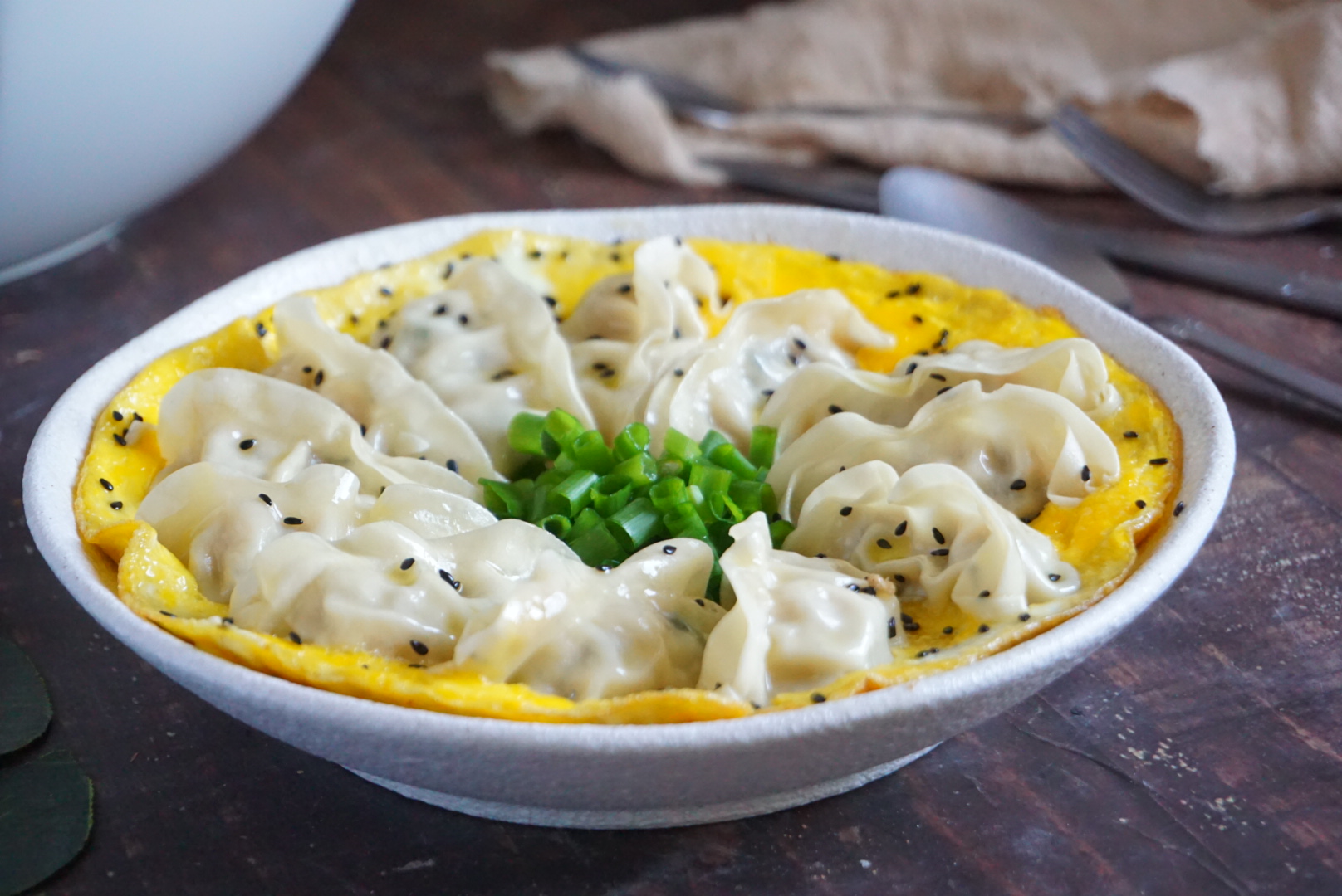 抱蛋煎饺中蛋液需要加水吗,网红蛋饼煎饺的做法