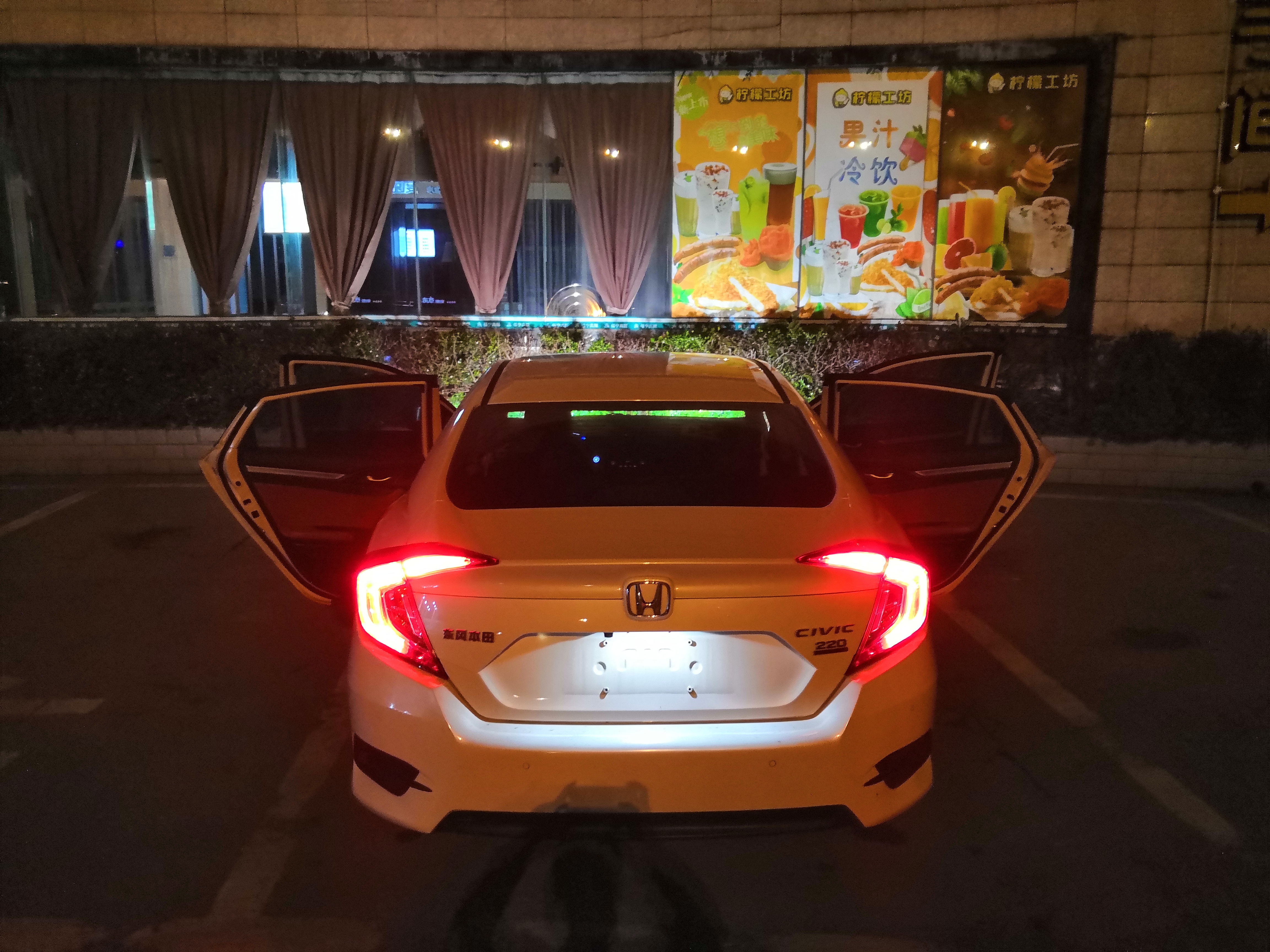 小伙网购一台车,小伙买11代思域