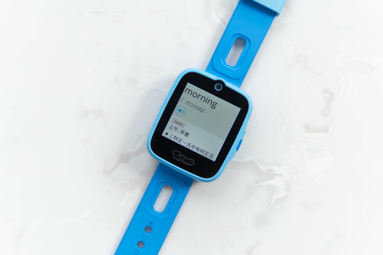 不在孩子身旁也守护安全,糖猫A10儿童电话手表,宝贝家长都喜欢