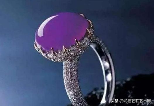 一对黄翡绿翡翠手镯,一件黄翡手镯竟然价值大几十万