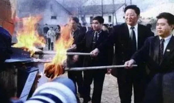 假鞋工厂阿迪耐克,为什么耐克阿迪会有假鞋