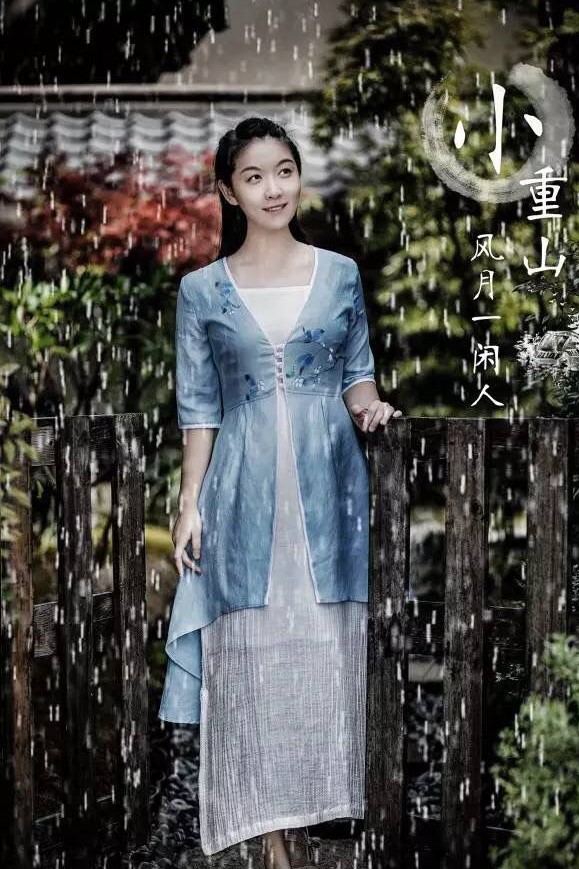 湖南南雅高中毕业的美女楚凌岚,曾因诗词被追捧,现在她工作如何