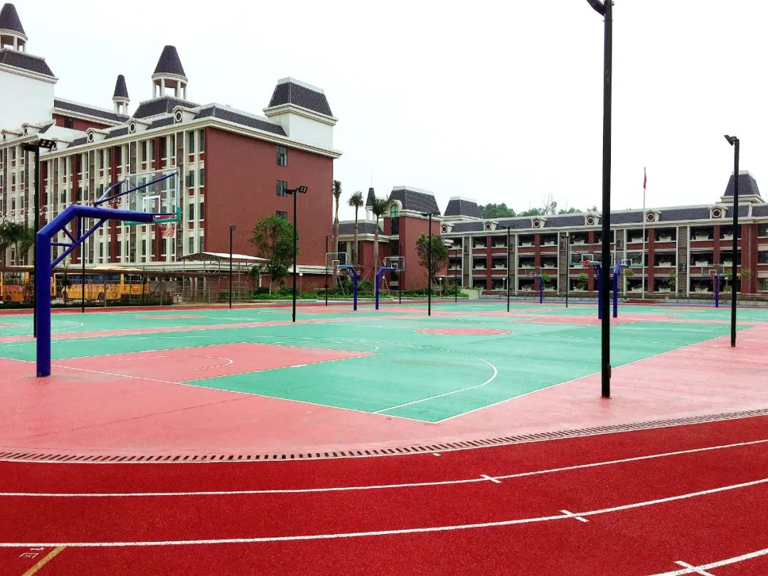 华立中英文学校是不是贵族学校,华立中英文学校升学