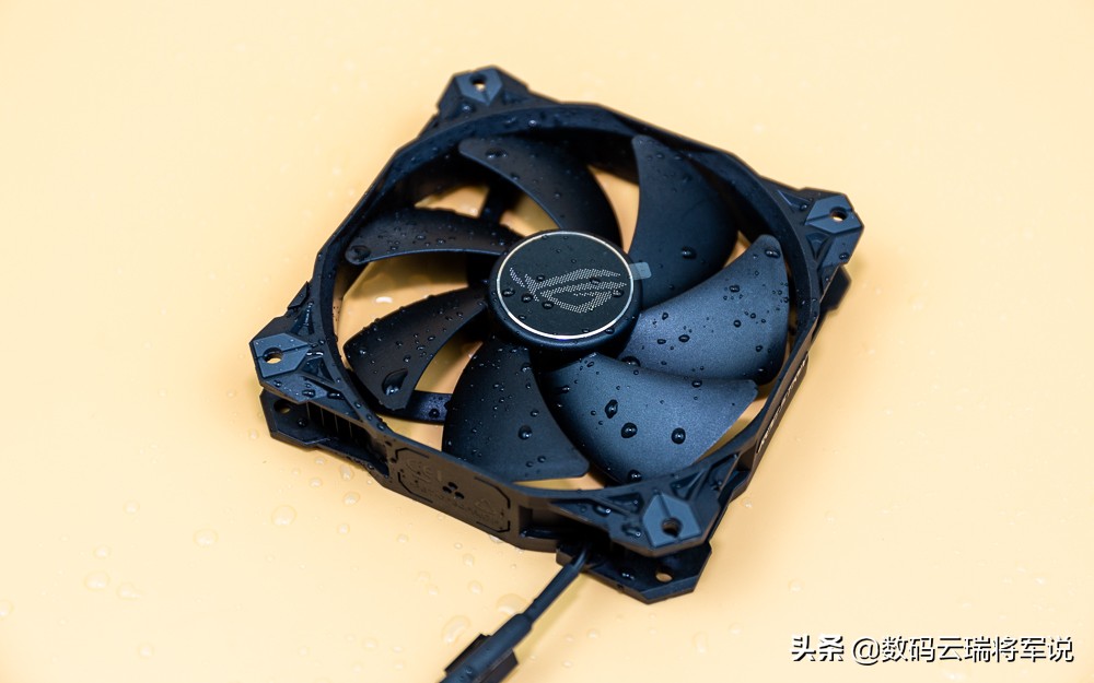 ROGStrix风神XF120磁悬浮风扇，让系统火力全开