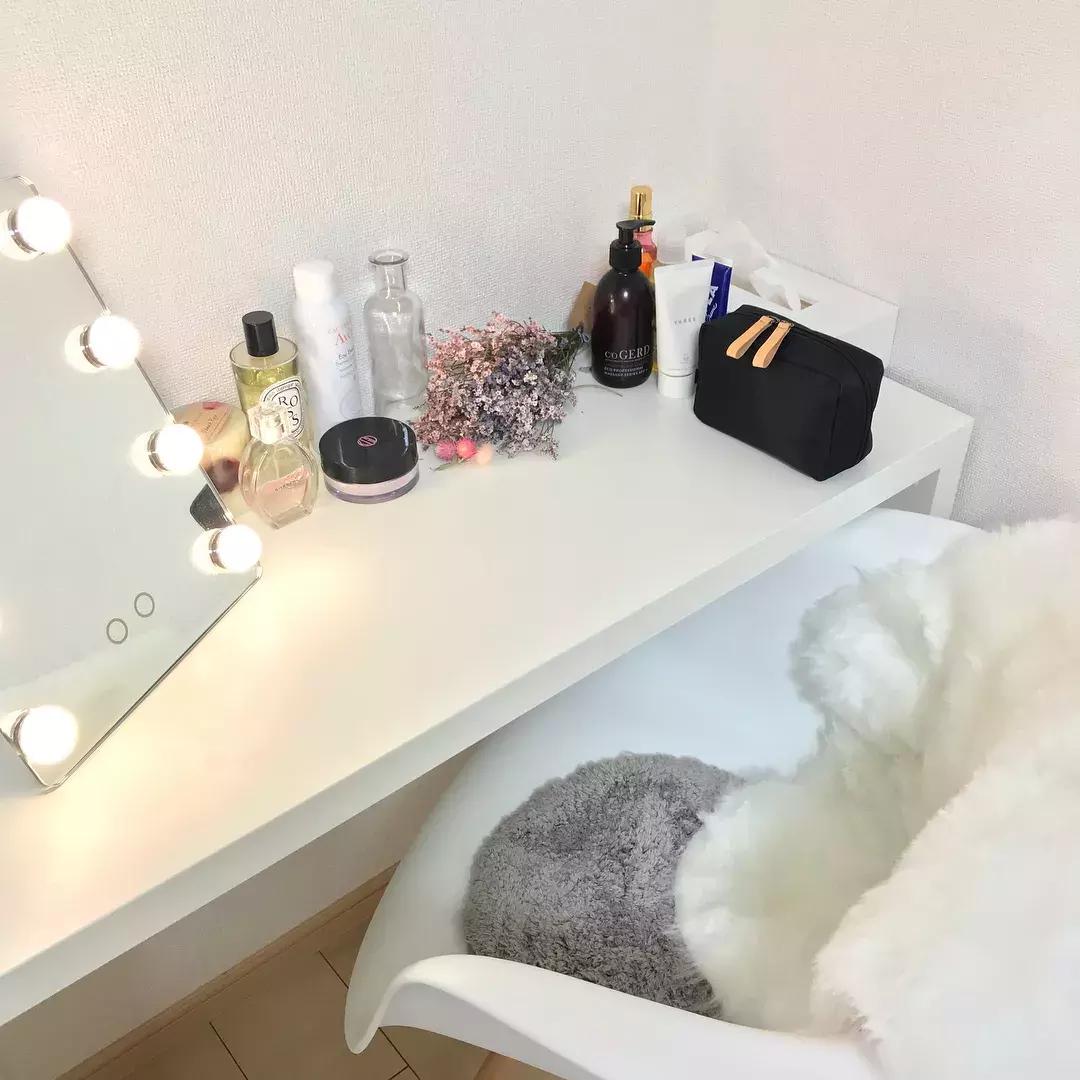 小姐姐晒出自己独居小屋后获赞无数!网友:我过的是什么日子?