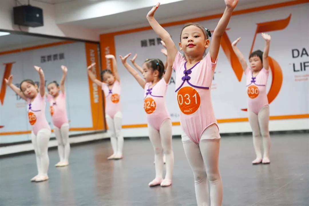 中国舞考级完满结束,考级中国舞