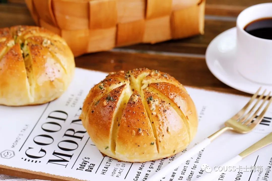 网红蒜香芝士面包,网红面包爆款芝士卷包